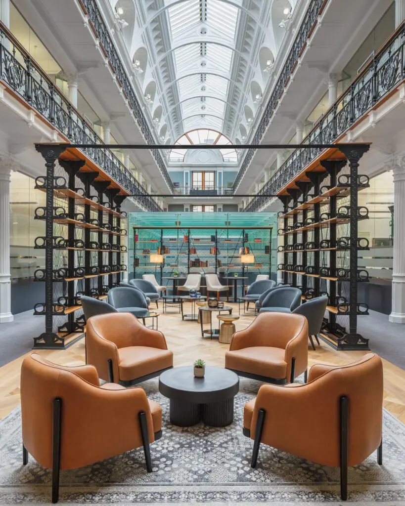 Central Court Lounge