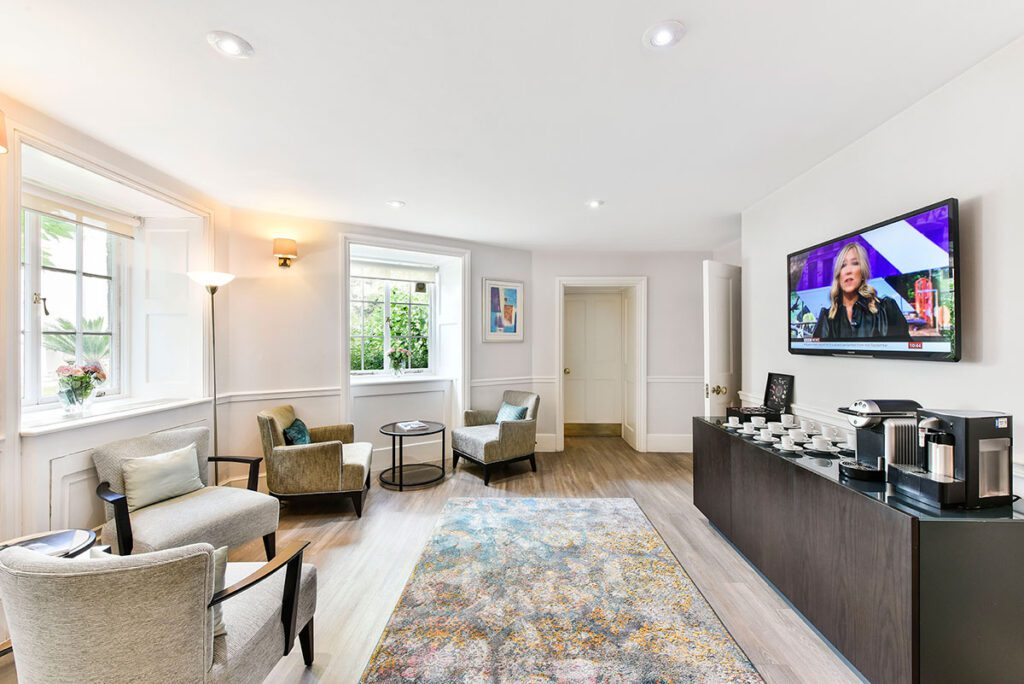 32 Curzon Lounge